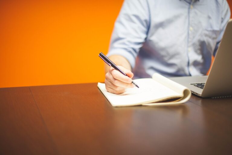 フリーランスの料金設定で注意すべきポイントは？
